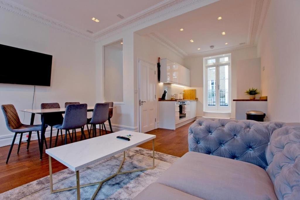 Charming 2-bed Holland Prk Rd Appartamento *