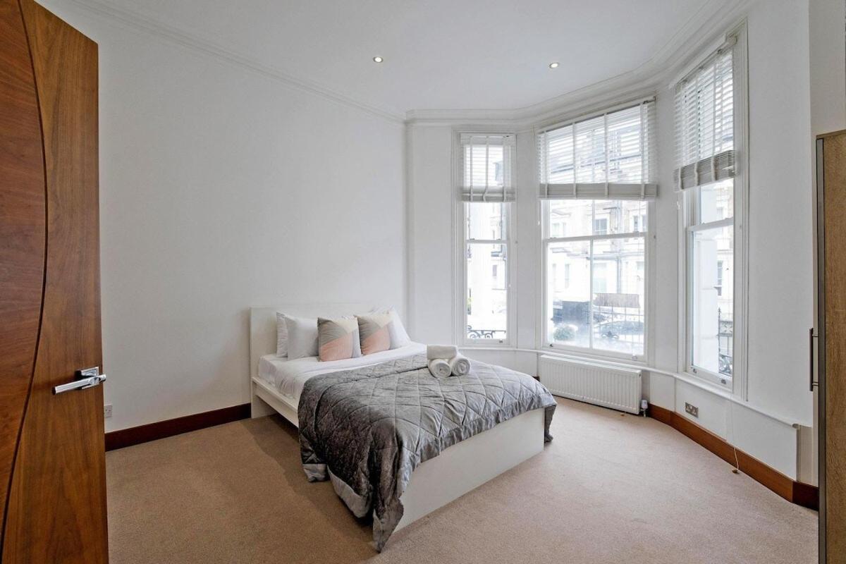 Charming 2-bed Holland Prk Rd *