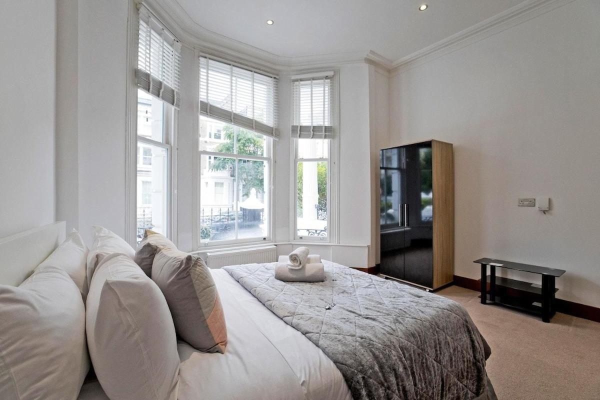 Charming 2-bed Holland Prk Rd Appartamento Londra