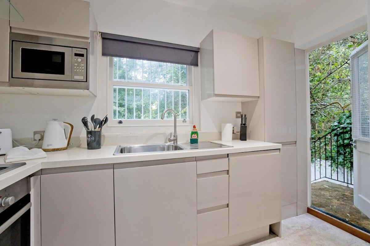 Charming 2-bed Holland Prk Rd * Londra