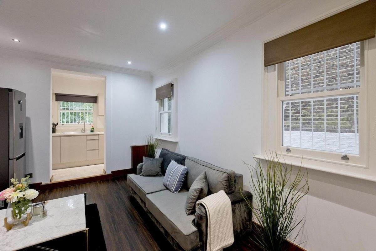 Charming 2-bed Holland Prk Rd Appartamento *